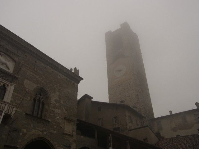 Torre-Civica-bergamo-italia-navidad