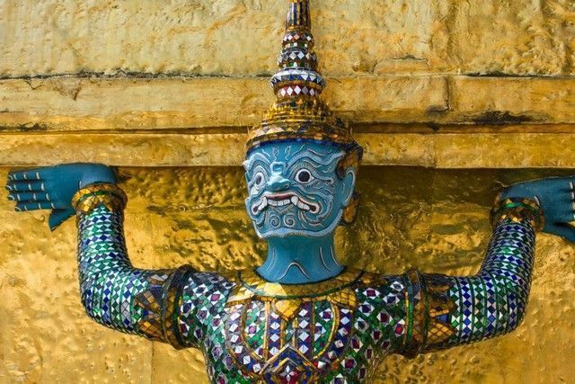 bangkok palacio real deidad guardian detalle