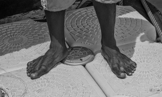 Nos llamó mucho la atención los pies de los tailandeses. Puede que el estar todo el día descalzos o en chanclas haga que sus pies se ensanchen de esta manera.