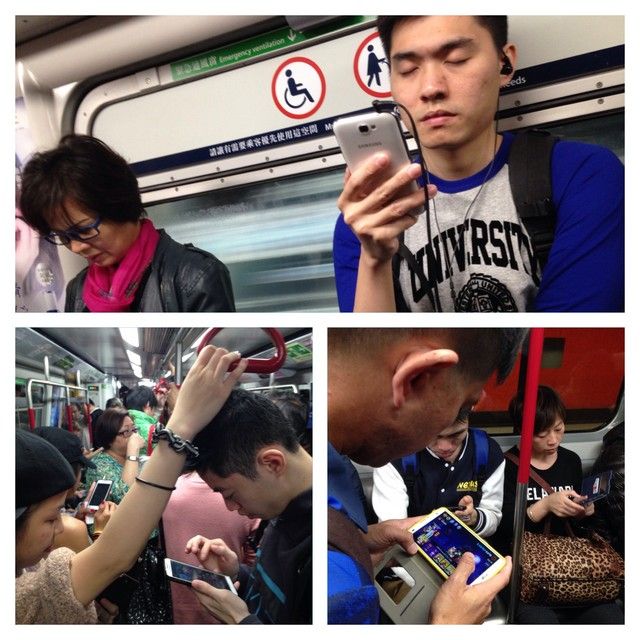 personas en el metro de hong kong