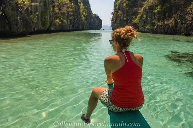navegando por small lagoon tour A en el Nido Filipinas