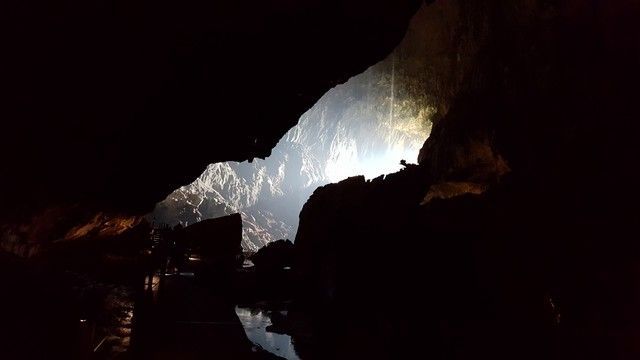 interior deer cave gunung mulu borneo malasia