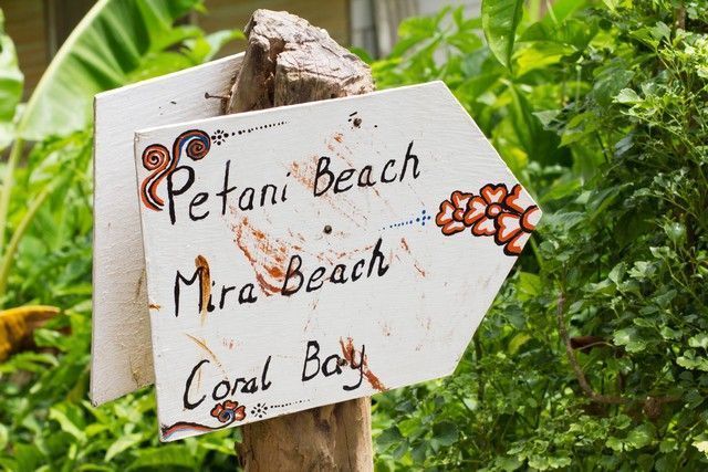 cartel indicativo petani beach