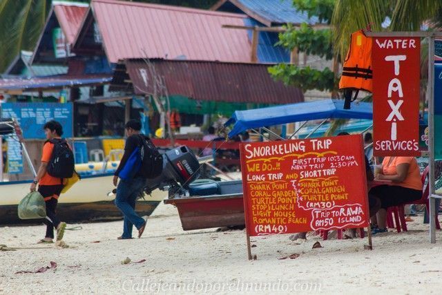 puestos en la playa del coral view perhentian kecil malasia