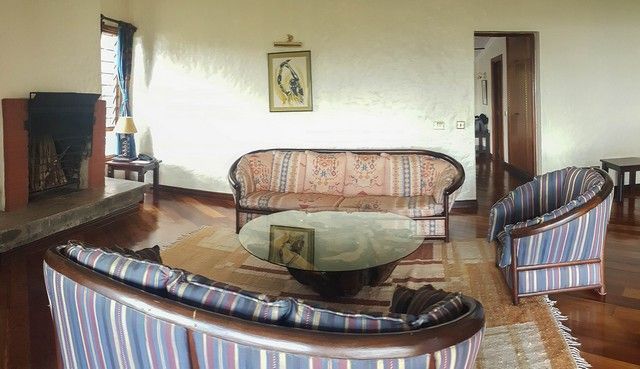 sala de estar suite sarova lion hill lago nakuru kenia