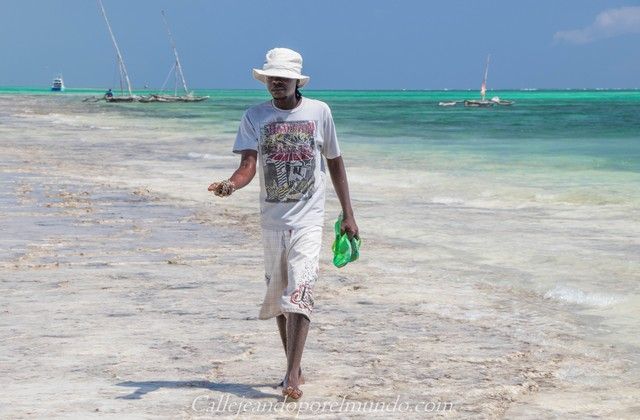 diani beach chicos de playa kenia mombasa