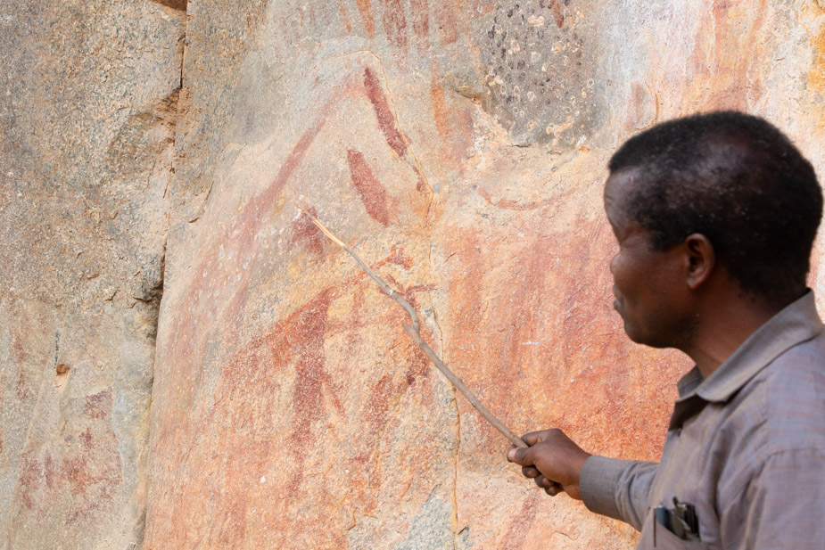 igeleke rock painting iringa tanzania (2)